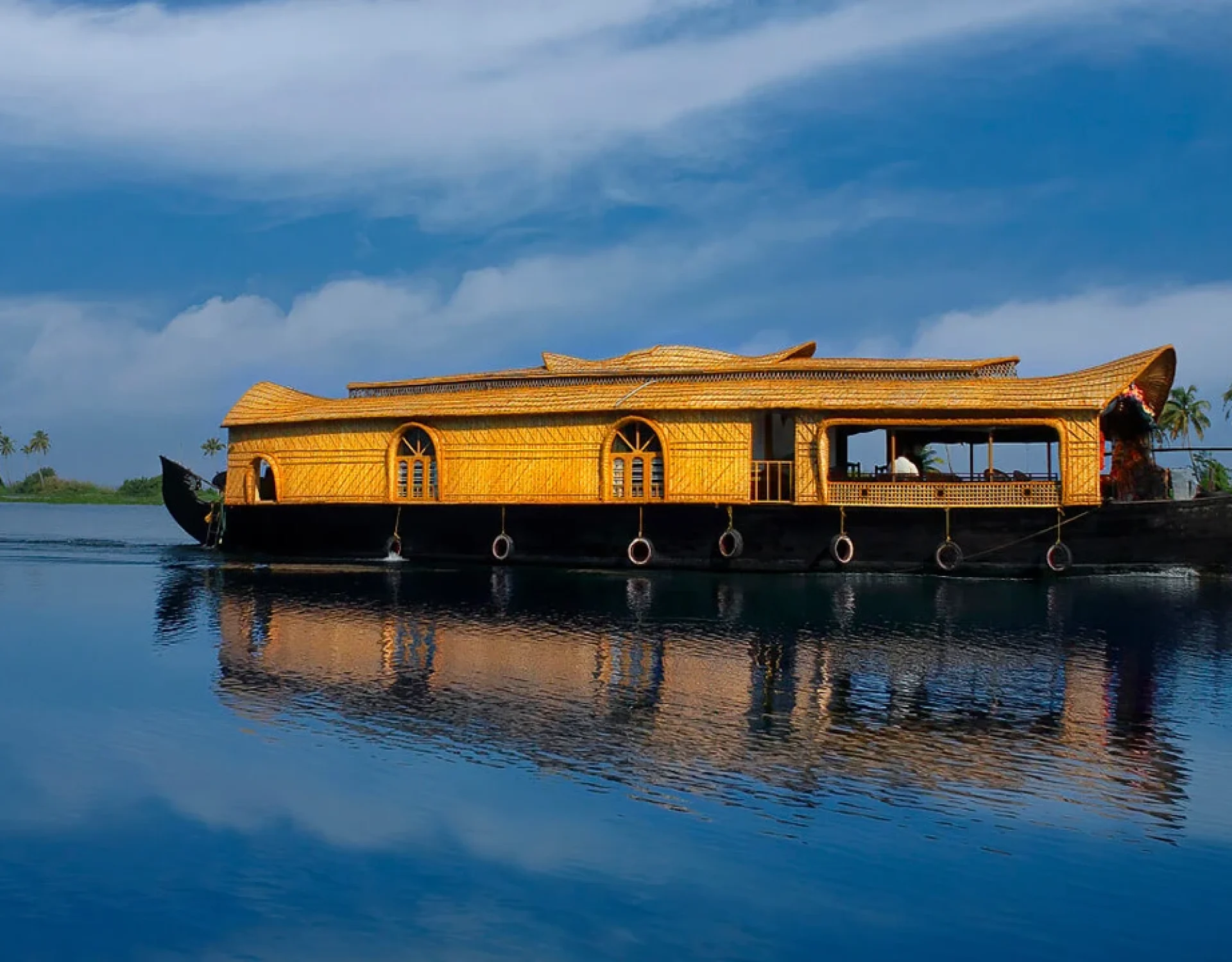 Luxury-House-Boat-Kerala-3-2